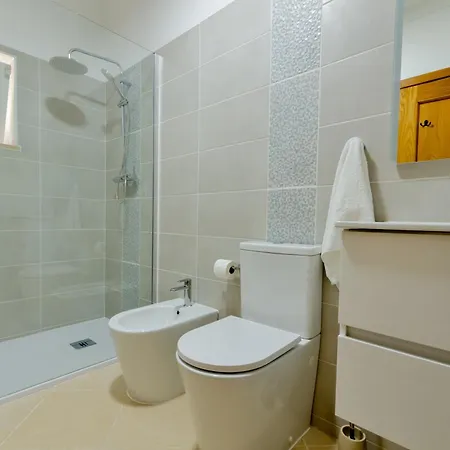 Апартаменты Ground Floor 2 Bed With Private Garden On Oasis Parque At38 *