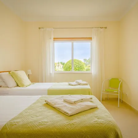 Ground Floor 2 Bed With Private Garden On Oasis Parque At38 شقة *